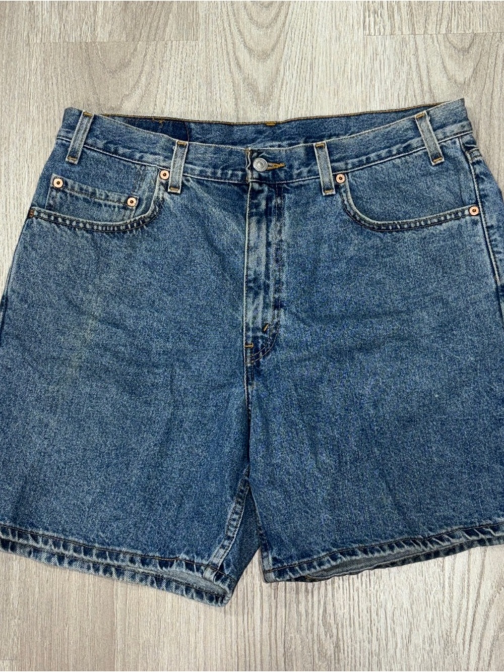 Levi's 550 Denim Shorts
Mens 36 Blue Relaxed Fit Y2K Classic
